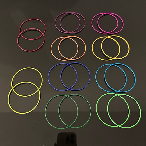 💛 5/$25 Set of 20 Colourful Bangle Bracelets - two bangles of each colour - Picture 2 of 3